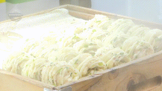 融融！这些御寒姿势总有一款适合你PG麻将胡了免费模拟器热腾腾、暖(图5)