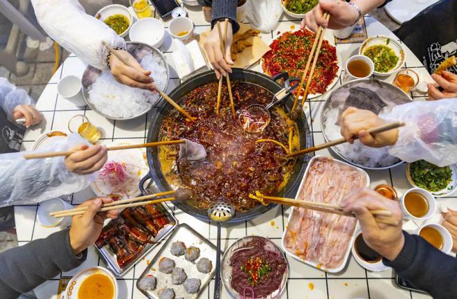 ！重庆火锅“涮出”3千亿大市场PG电子游戏麻将胡了热辣滚烫