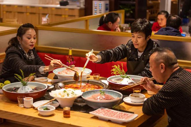 ！重庆火锅“涮出”3千亿大市场PG电子游戏麻将胡了热辣滚烫(图5)