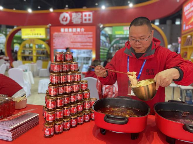 产业迈向高品质发展阶段麻将胡了直击糖酒会麻辣(图9)