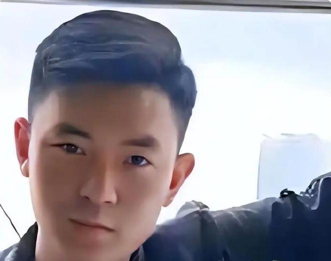 妈近况曝光！摆摊卖甜品想踏出重生第一步麻将胡了电子游戏“重庆姐弟坠亡案”妈(图4)