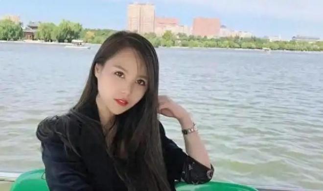 妈近况曝光！摆摊卖甜品想踏出重生第一步麻将胡了电子游戏“重庆姐弟坠亡案”妈(图6)